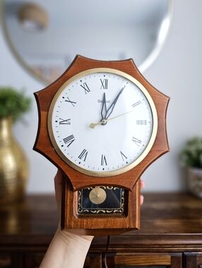 Vintage 60's United Wall Clock Wood Mid Century Roman Numeral Pendulum USA